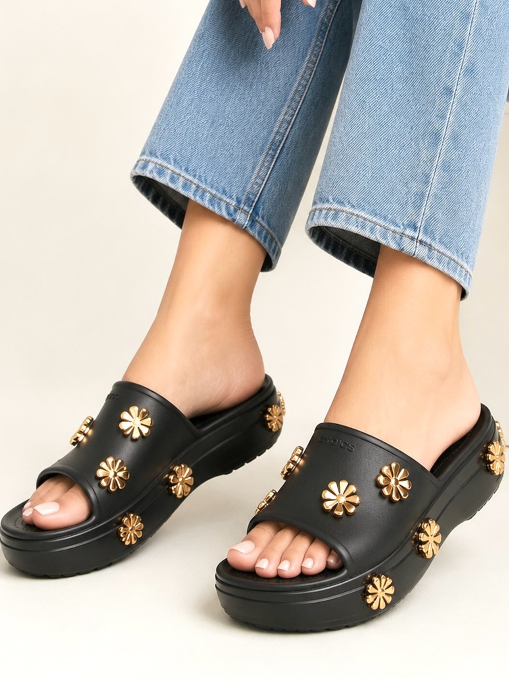 Crocs Crocband Metallic Bloom Platform Slides Gold Black Floral Charms Sz 9 Rare - Picture 2 of 16